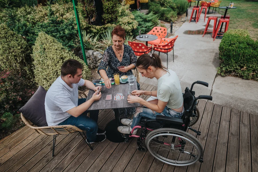 Jeu de cartes handicap : un support ludique au service de l'apprentissage - Jeu de cartes personnalisé.fr